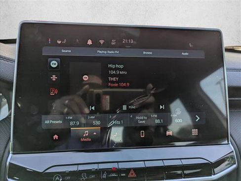 New 2026 Jeep Compass Latitude image 17