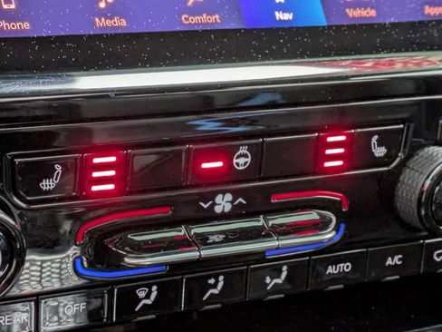 Used 2022 Jeep Grand Cherokee Limited image 26