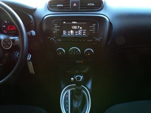 Used 2018 Kia Soul FWD image 33