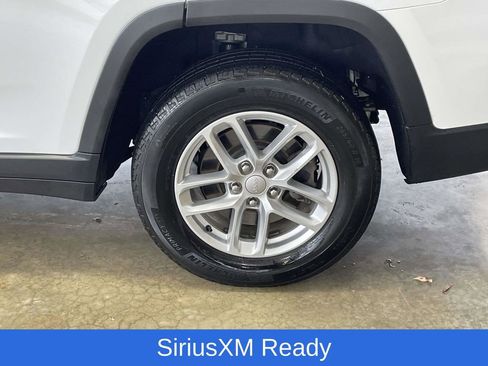 Used 2024 Jeep Grand Cherokee L Laredo image 11