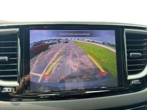 Used 2025 Chrysler Pacifica Select FWD image 17