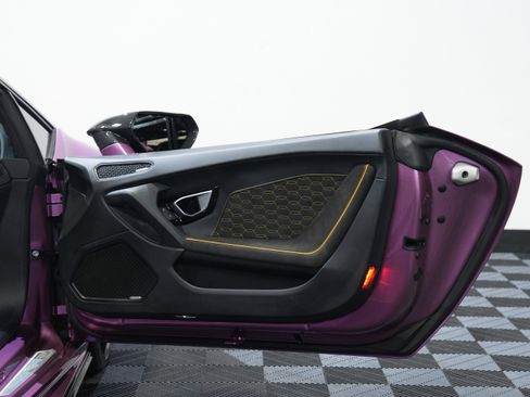 Used 2024 Lamborghini Huracan EVO image 35