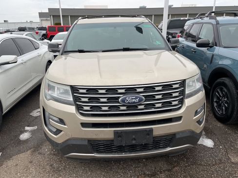Used 2017 Ford Explorer XLT w/ Equipment Group 202A image 22