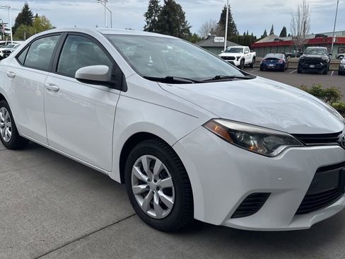 Used 2015 Toyota Corolla LE image 2