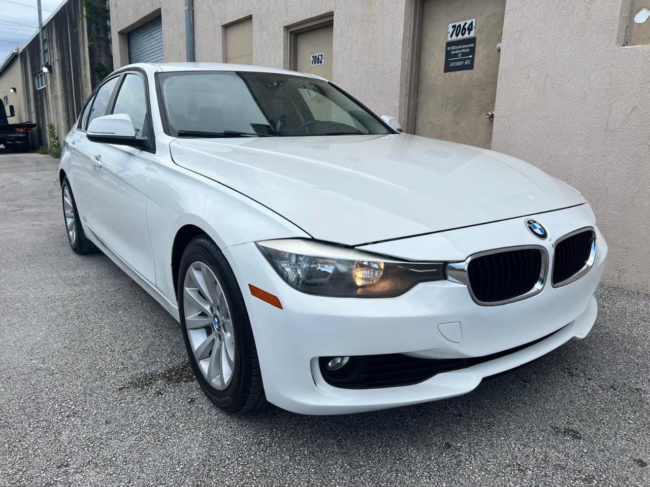 Used 2014 BMW 320i Sedan RWD image 6