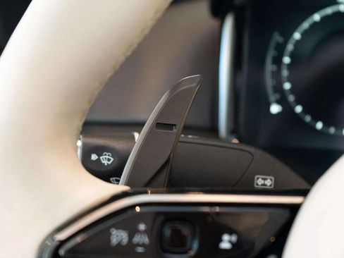 Used 2024 Aston Martin DB12 Convertible RWD image 42