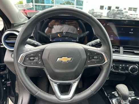 Used 2025 Chevrolet Trax LT w/ Driver Confidence Package FWD image 28