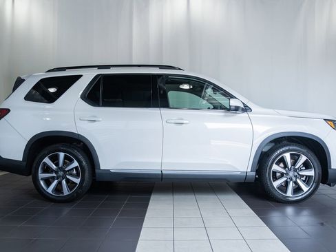 Used 2023 Honda Pilot Elite image 3