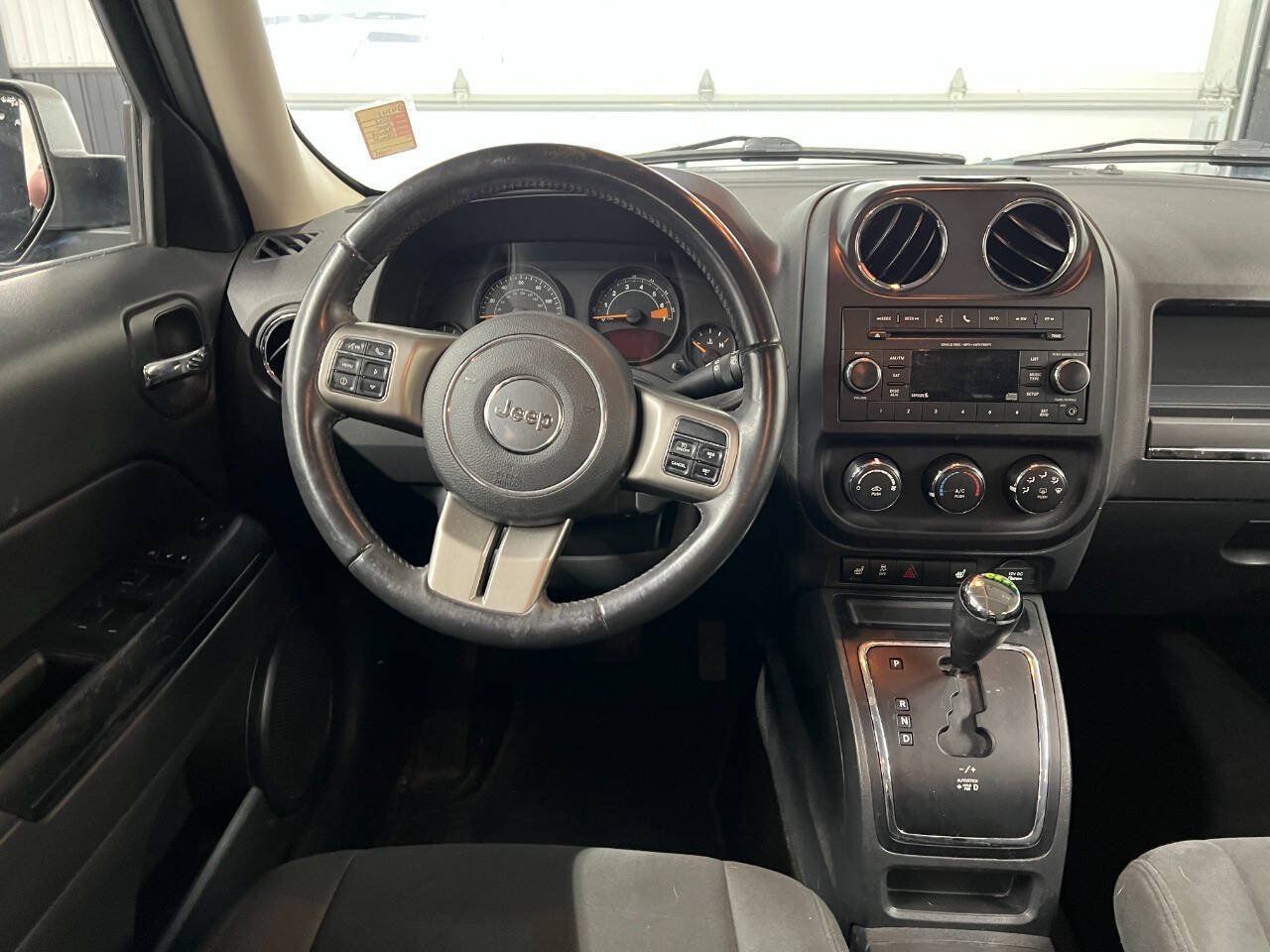 Used 2016 Jeep Patriot Latitude AWD/4WD image 8