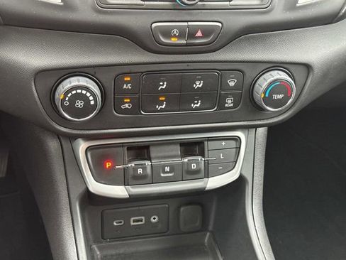 Certified 2024 GMC Terrain SLE AWD/4WD image 32