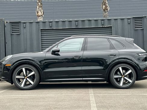 New 2026 Porsche Cayenne GTS image 2