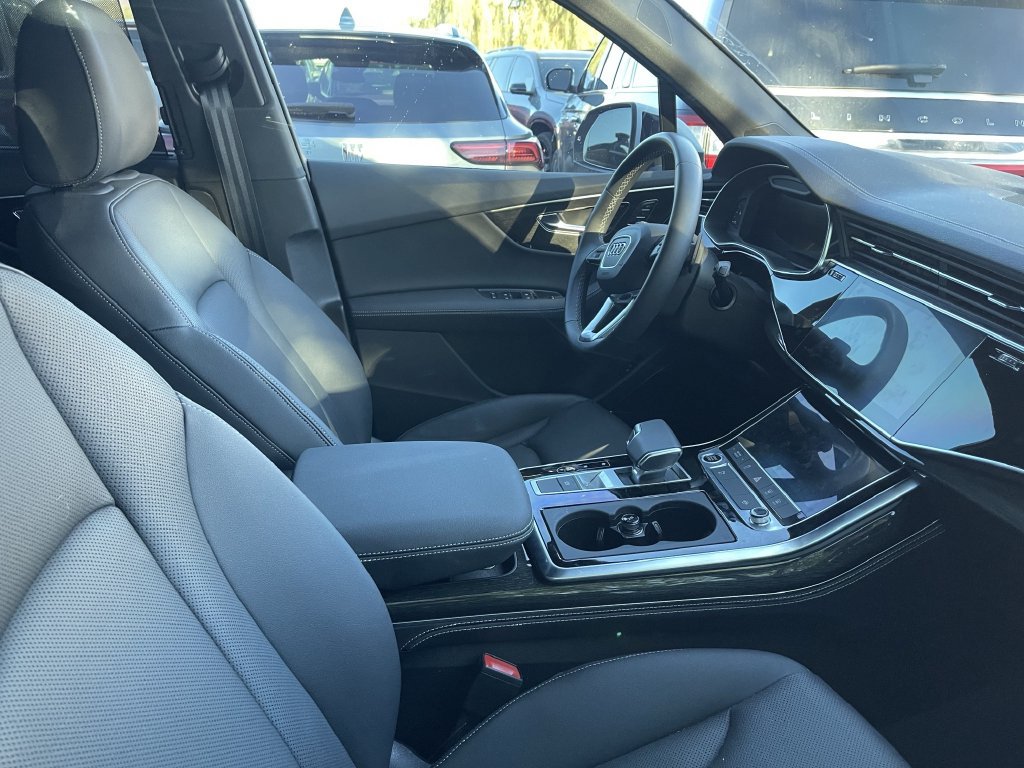 Used 2025 Audi Q7 3.0T Premium Plus w/ Premium Plus Package AWD/4WD image 7