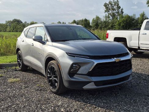 Used 2023 Chevrolet Blazer LT w/ Sound & Technology Package FWD image 2