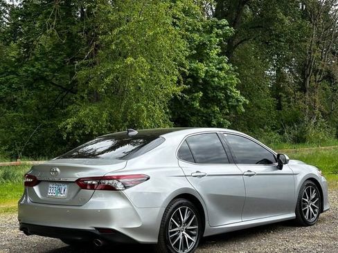 Used 2022 Toyota Camry XLE w/ Navigation Package FWD image 8