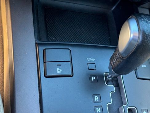 Used 2009 Kia Borrego EX w/ Leather Pkg image 31