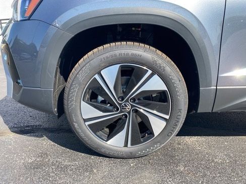 New 2025 Volkswagen Taos SE image 19