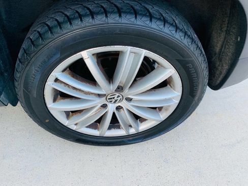 Used 2012 Volkswagen Tiguan SE image 28