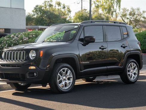 Used 2017 Jeep Renegade Latitude w/ Popular Equipment Group AWD/4WD image 1
