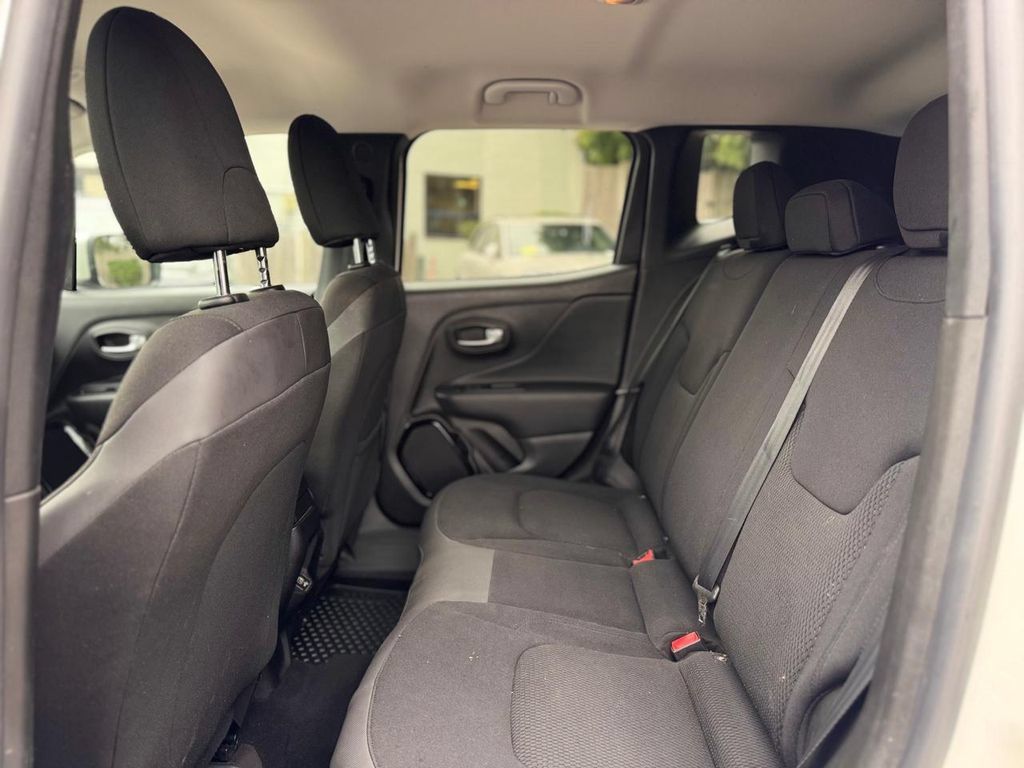 Used 2018 Jeep Renegade Altitude AWD/4WD image 22