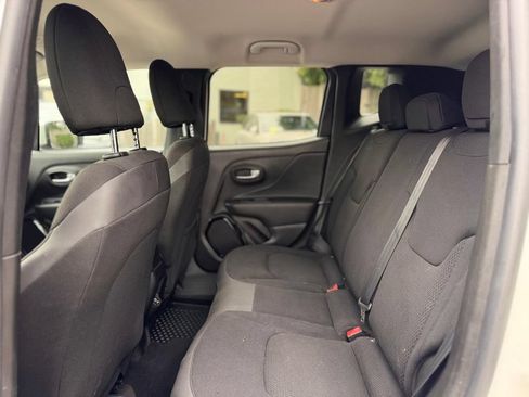 Used 2018 Jeep Renegade Altitude AWD/4WD image 22