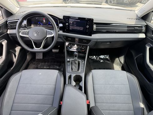 Used 2025 Volkswagen Jetta SE w/ Sunroof Package FWD image 31