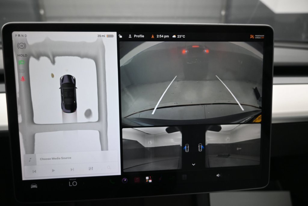 Used 2023 Tesla Model 3 Standard Range RWD image 6