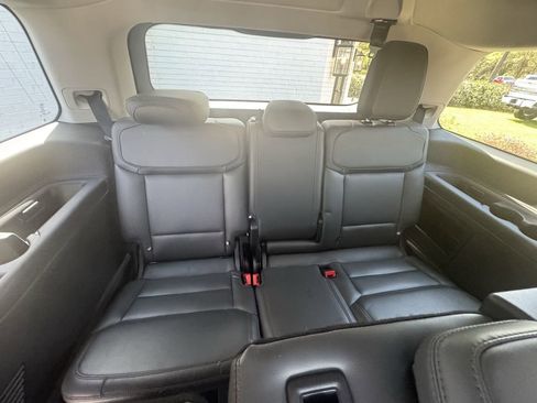 Used 2025 Ford Expedition Active image 11