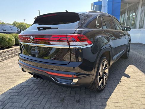 Used 2024 Volkswagen Atlas Cross Sport SE FWD image 5