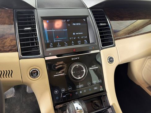Used 2018 Ford Taurus Limited FWD image 17