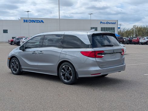 Used 2023 Honda Odyssey Elite image 3