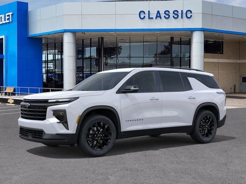 New 2026 Chevrolet Traverse LT image 2