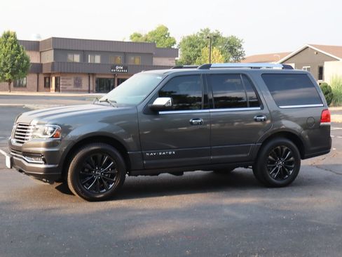 Used 2015 Lincoln Navigator 4WD image 10