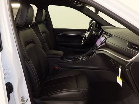 New 2025 Jeep Grand Cherokee Limited image 19