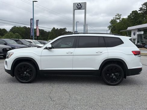 Certified 2026 Volkswagen Atlas SE FWD image 2