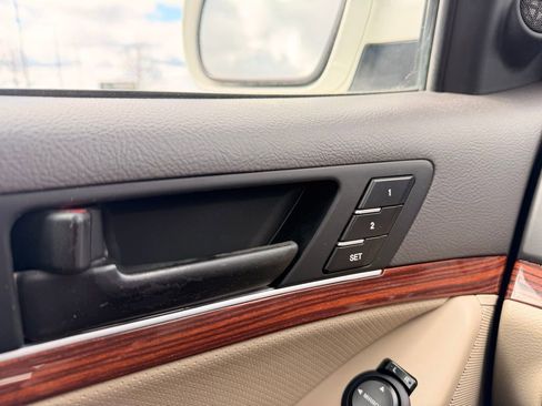 Used 2012 Hyundai Veracruz Limited w/ Entertainment Pkg image 21