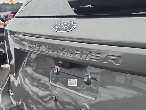 Used 2023 Ford Explorer XLT w/ Equipment Group 202A image 7