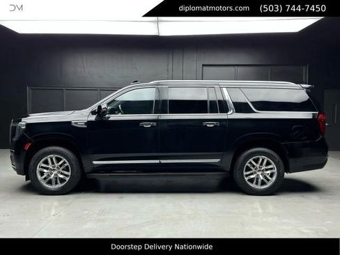 Used 2022 GMC Yukon XL Denali w/ Advanced Technology Package RWD image 3