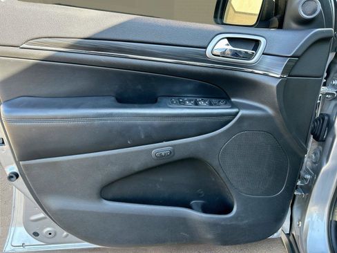 Used 2019 Jeep Grand Cherokee Limited AWD/4WD image 23
