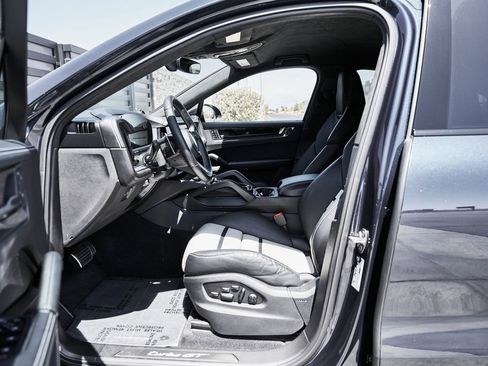 Used 2024 Porsche Cayenne Turbo GT AWD/4WD image 36