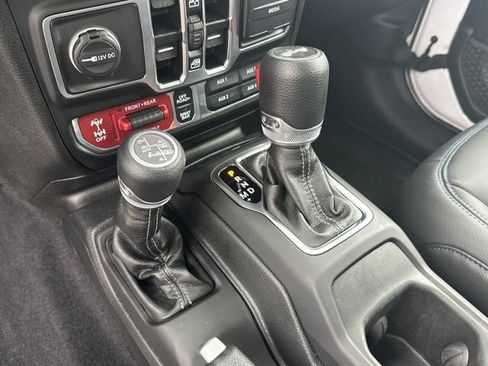 Certified 2025 Jeep Wrangler Unlimited Rubicon 4xe w/ Convenience Group image 29