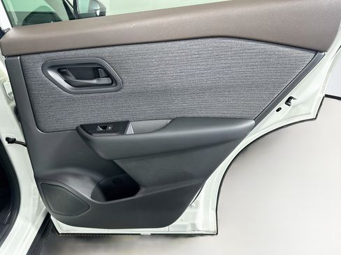 Used 2023 Nissan Rogue S FWD image 31