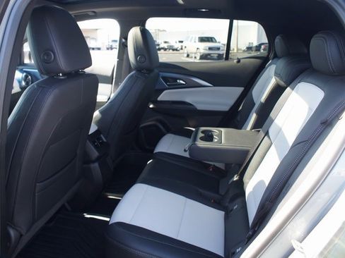 Used 2025 Chevrolet Equinox EV LT w/ Convenience Package image 13