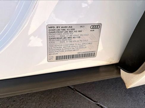 Used 2022 Audi e-tron Premium Plus w/ Premium Plus Package image 35