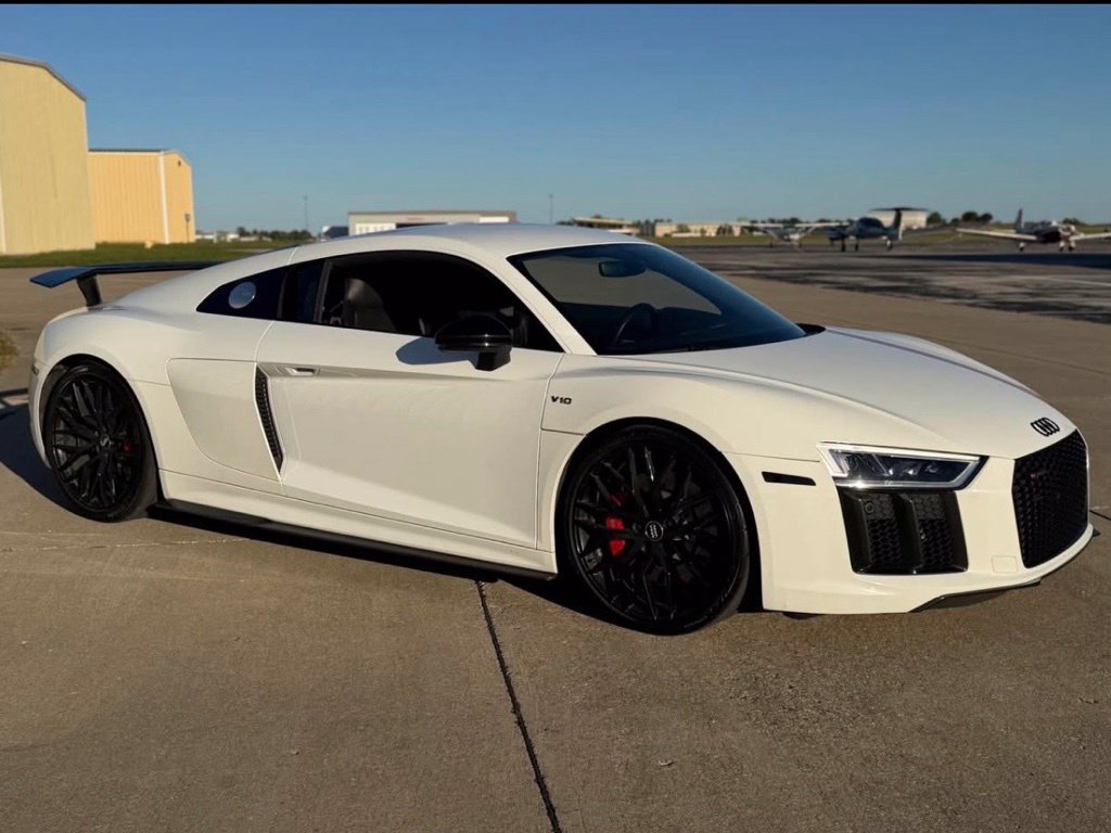 Used 2018 Audi R8 V10 RWD image 3