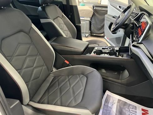 Used 2024 Volkswagen Atlas Peak Edition SE AWD/4WD image 21