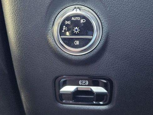 Used 2025 Mercedes-Benz C 300 Sedan image 22