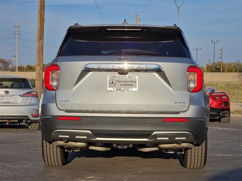 Used 2022 Ford Explorer XLT w/ Equipment Group 202A image 6
