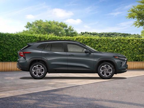New 2026 Chevrolet Trax LT w/ LT Convenience Package FWD image 3