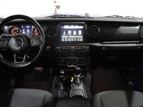 Used 2022 Jeep Gladiator Sport image 2