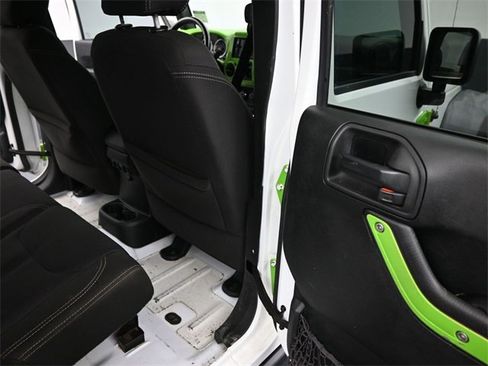 Used 2017 Jeep Wrangler Unlimited Rubicon image 20